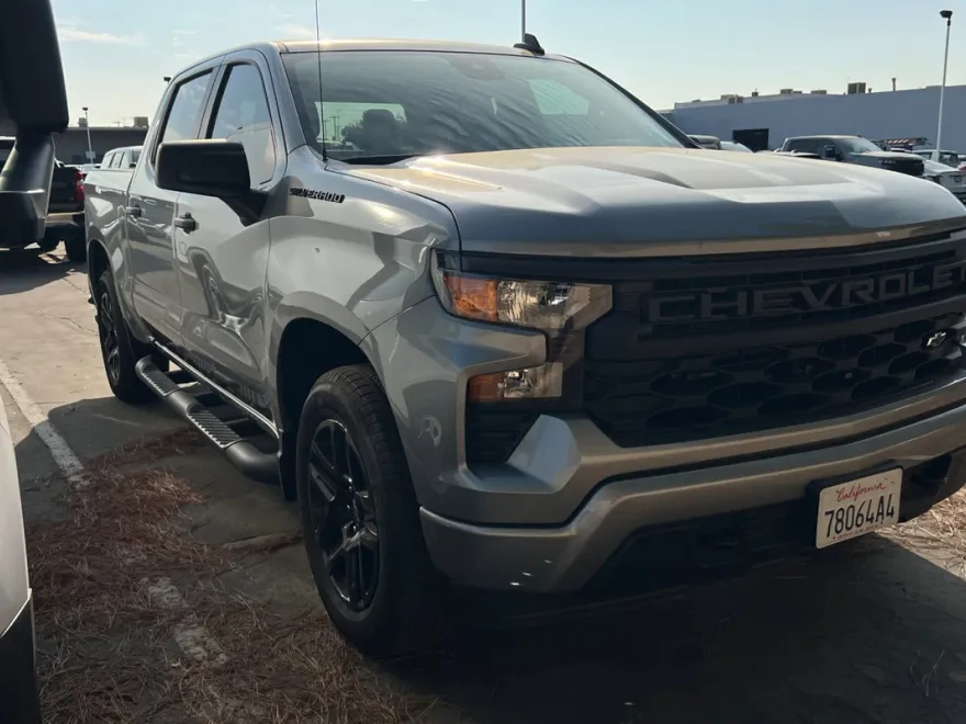 2024 Chevrolet Silverado 1500 Custom photo 1