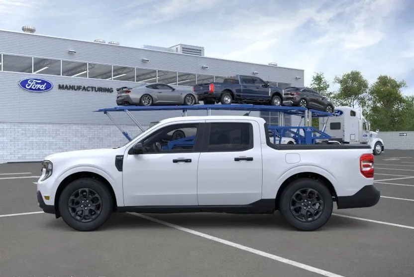 2025 Ford Maverick XLT photo 1