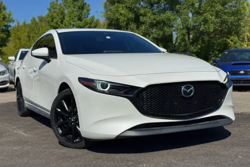 2020 Mazda Mazda3 Premium Hatchback photo 1