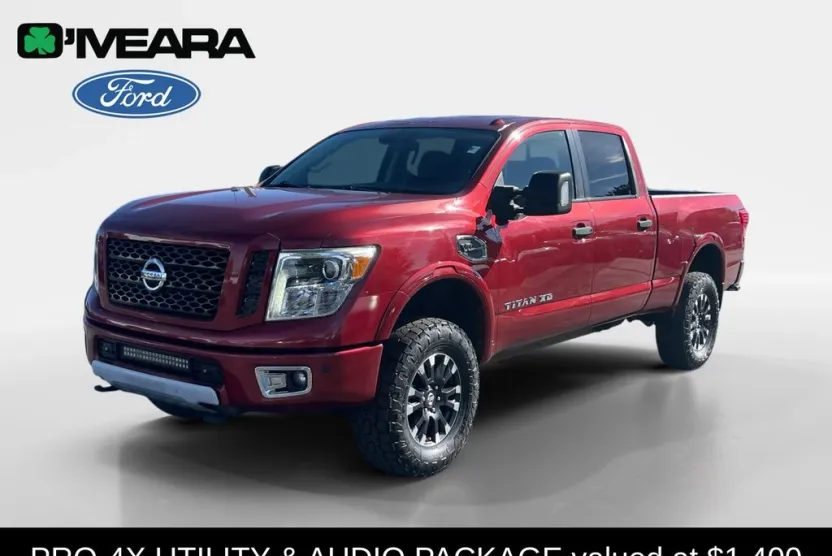 2017 Nissan Titan PRO-4X photo 1