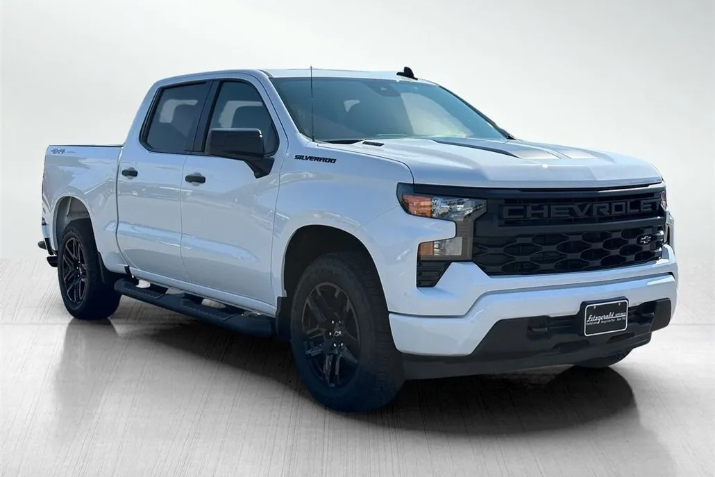 2026 Chevrolet Silverado 1500 Custom photo 1