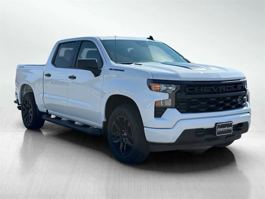 2026 Chevrolet Silverado 1500 Custom photo 1