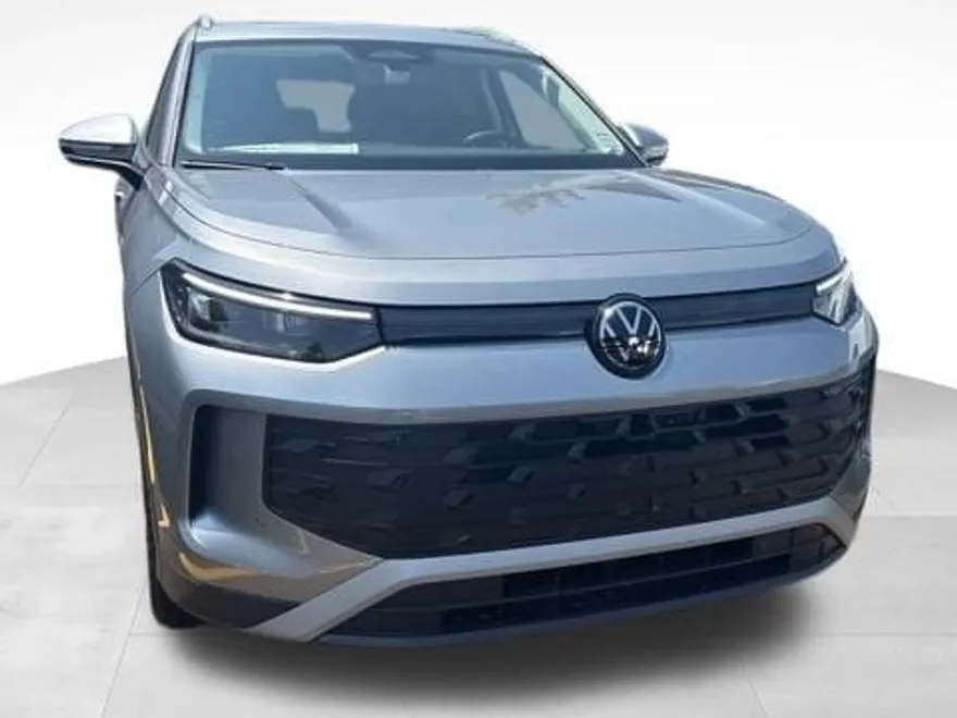 2025 Volkswagen Tiguan SE photo 1