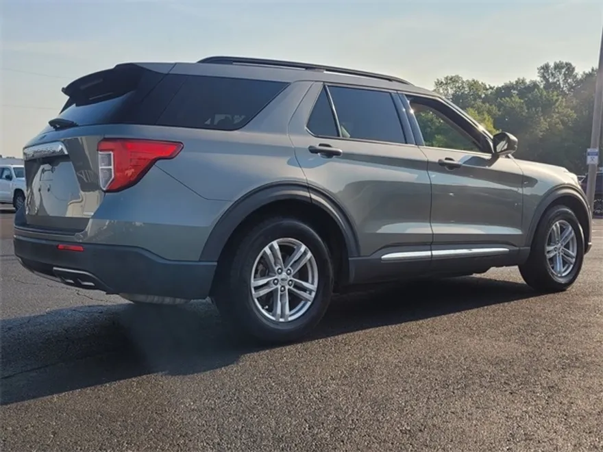 2020 Ford Explorer XLT photo 1