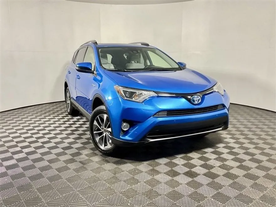 2017 Toyota RAV4 Hybrid XLE photo 1