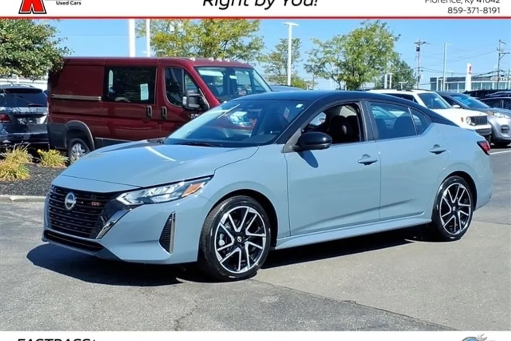 2024 Nissan Sentra SR photo 1