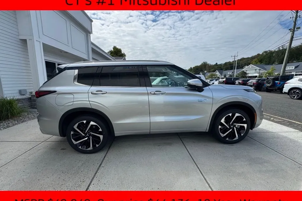2025 Mitsubishi Outlander SEL Platinum GT photo 1