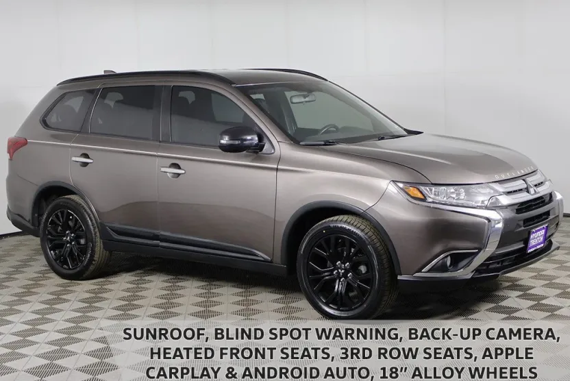 2018 Mitsubishi Outlander LE photo 1