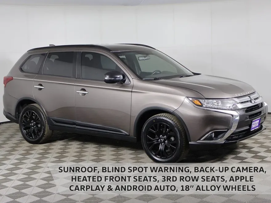 2018 Mitsubishi Outlander LE photo 1