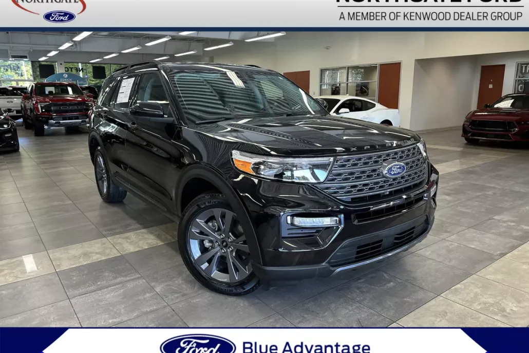 2023 Ford Explorer XLT photo 1