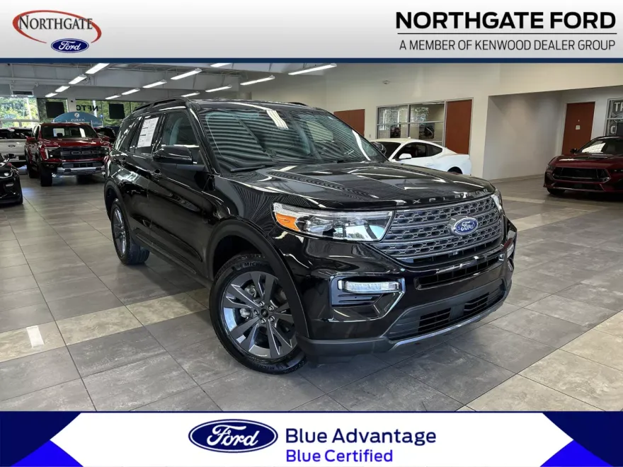 2023 Ford Explorer XLT photo 1