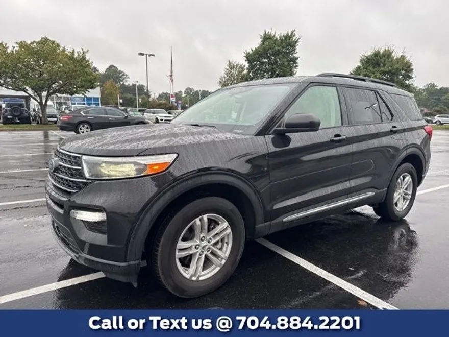 2023 Ford Explorer XLT photo 1