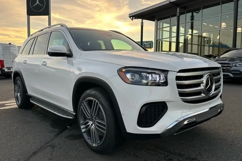 2026 Mercedes Benz GLS 450 4MATIC photo 1