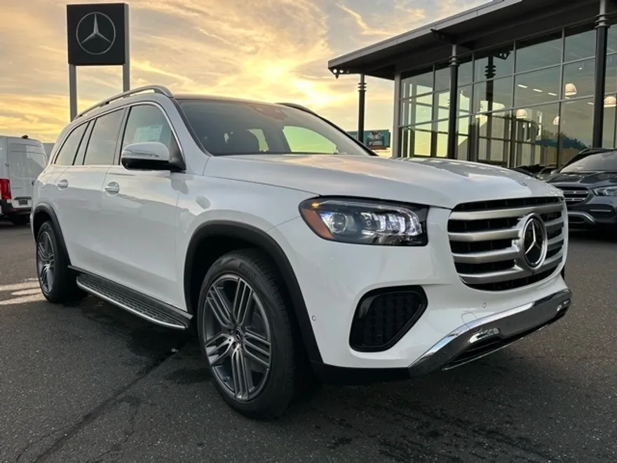 2026 Mercedes Benz GLS 450 4MATIC photo 1