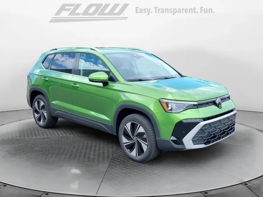 2025 Volkswagen Taos SE photo 1