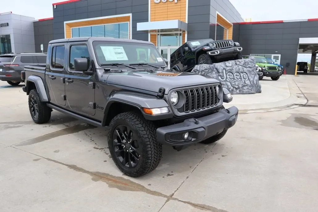 2025 Jeep Gladiator Sport photo 1