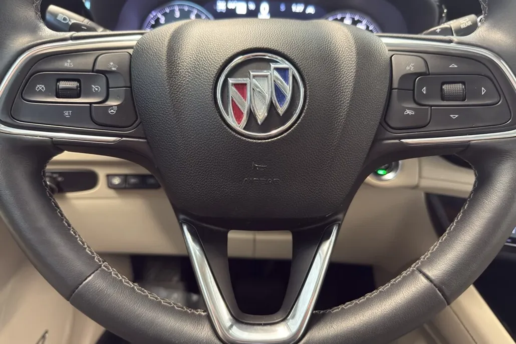 2022 Buick Envision Essence photo 1