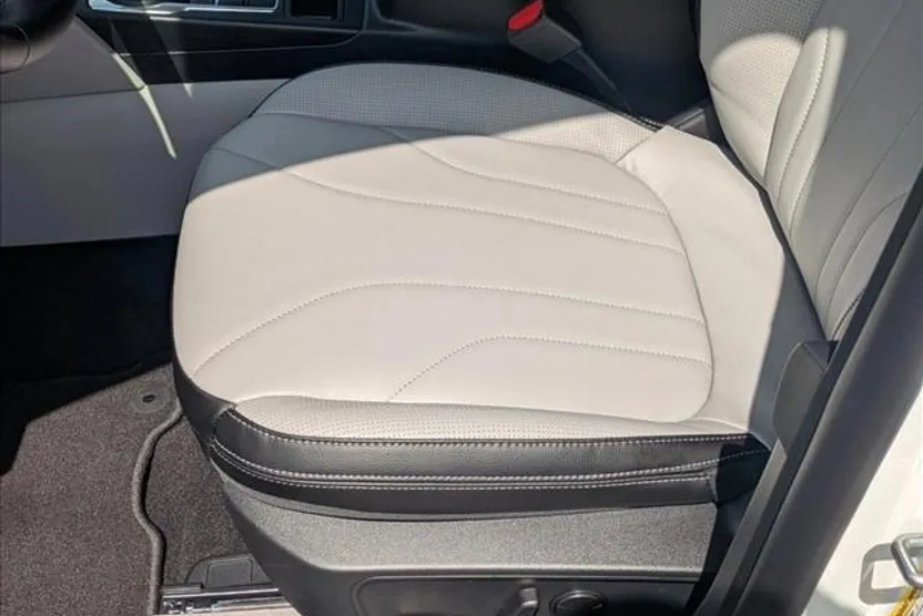 2025 Ford Escape Platinum photo 1