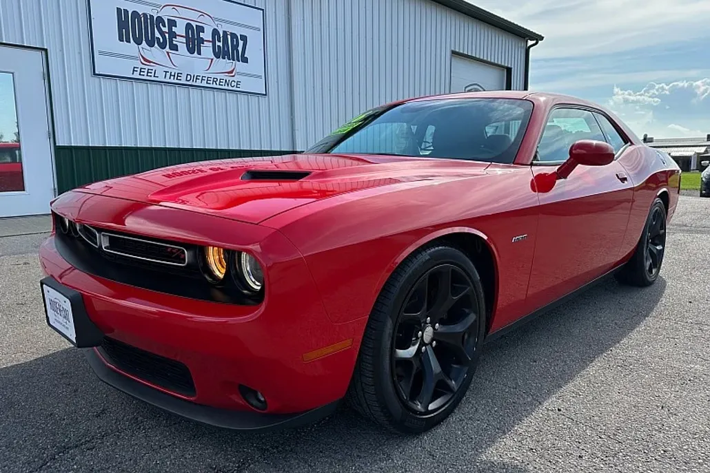 2016 Dodge Challenger SXT Plus photo 1