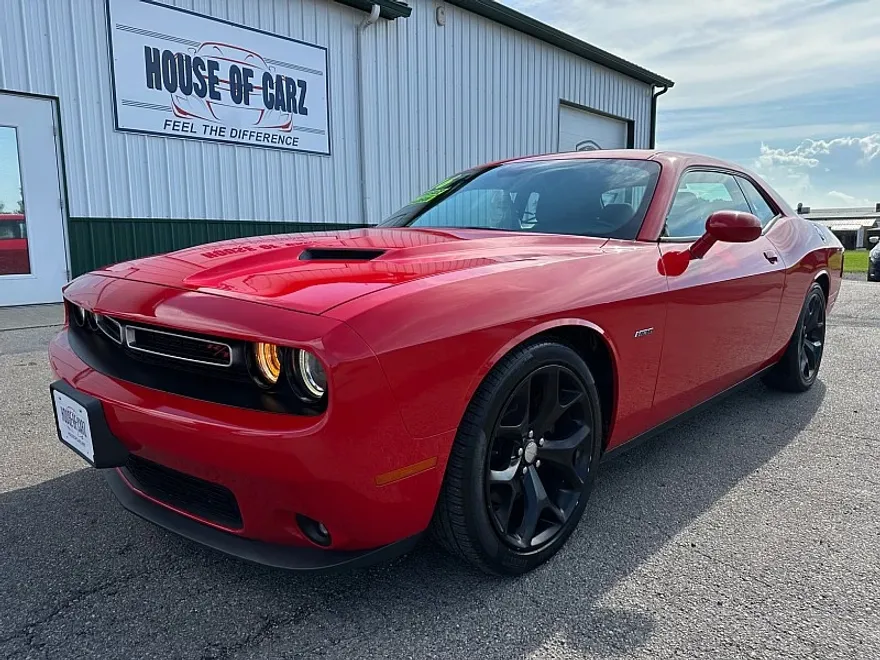 2016 Dodge Challenger SXT Plus photo 1