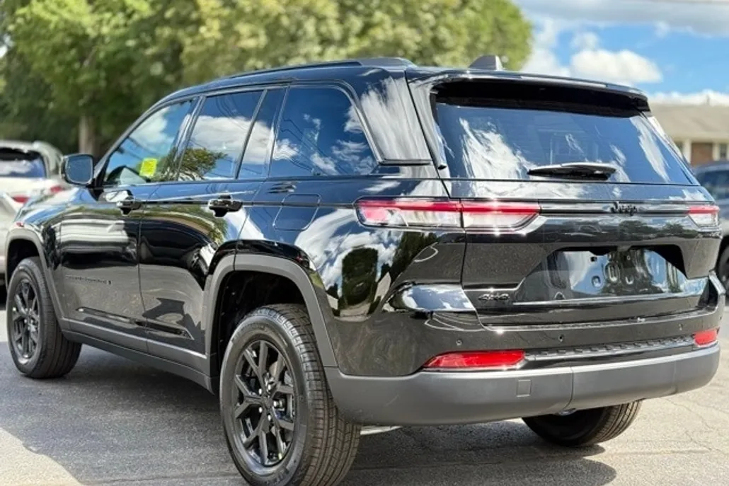 2025 Jeep Grand Cherokee Altitude X photo 1