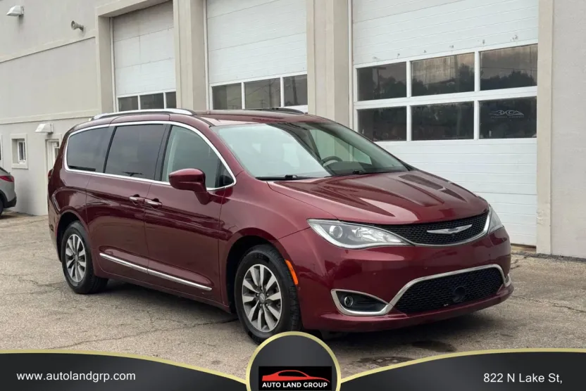 2020 Chrysler Pacifica Touring Plus photo 1