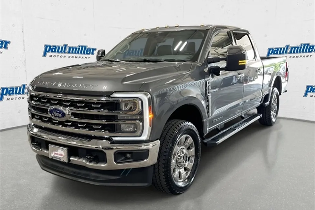 2025 Ford F-250 Lariat photo 1
