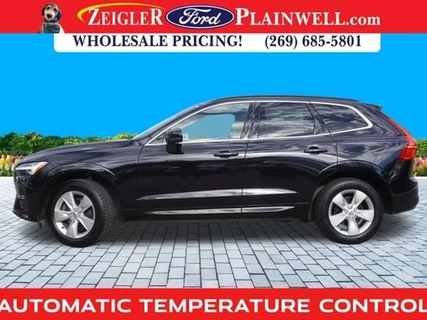 2022 Volvo XC60 B5 Momentum photo 1