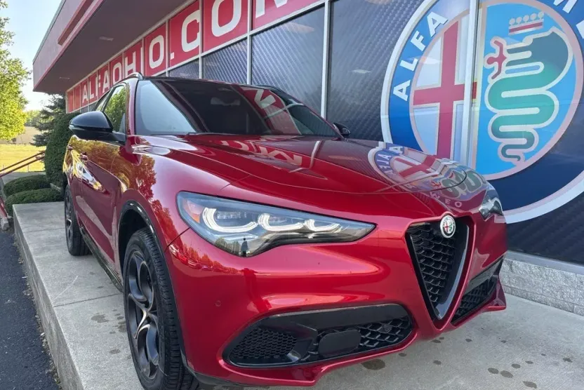 2025 Alfa Romeo Stelvio Sprint Base photo 1