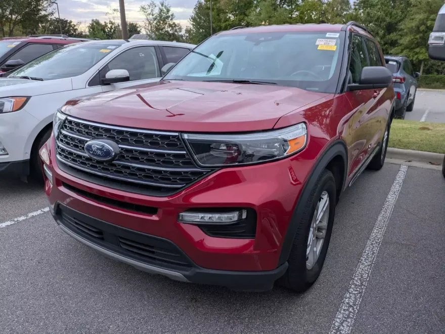 2023 Ford Explorer XLT photo 1