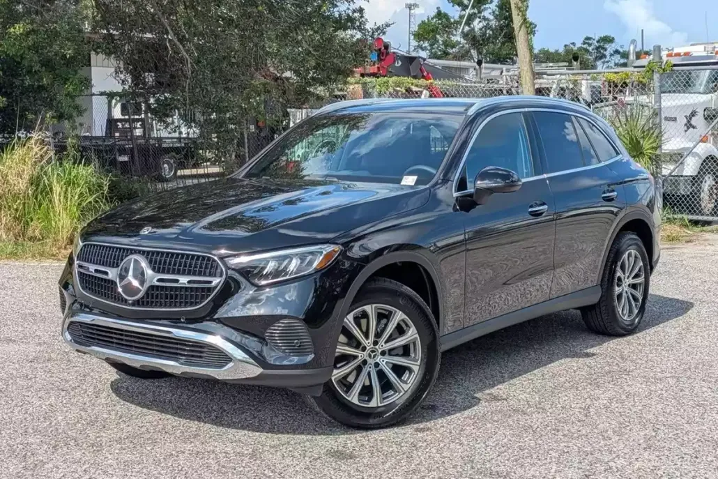 2025 Mercedes Benz GLC 300 photo 1