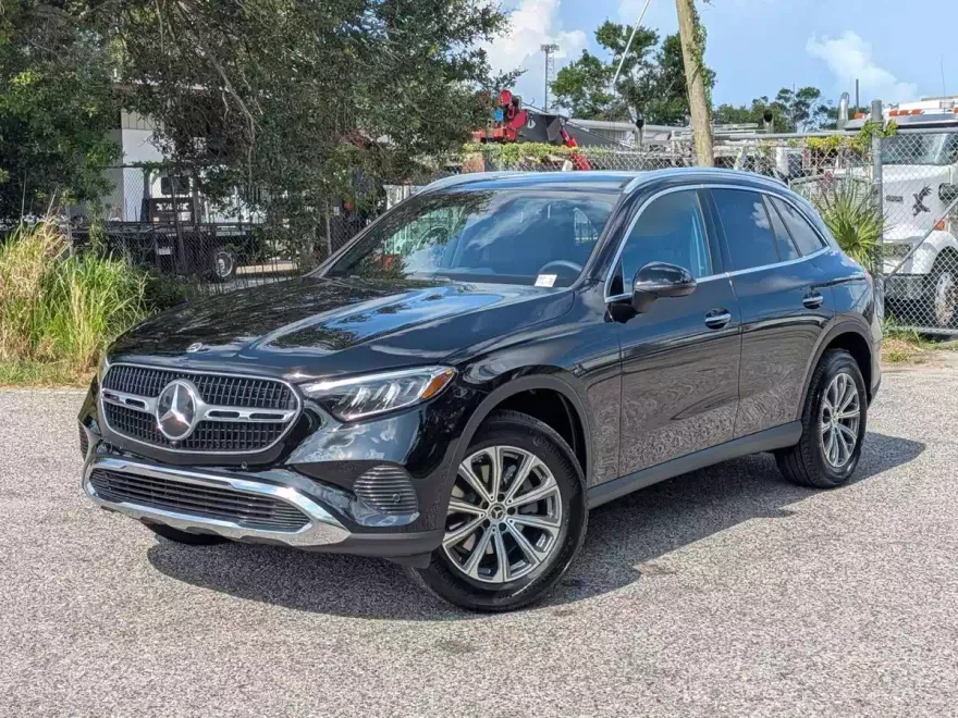 2025 Mercedes Benz GLC 300 photo 1