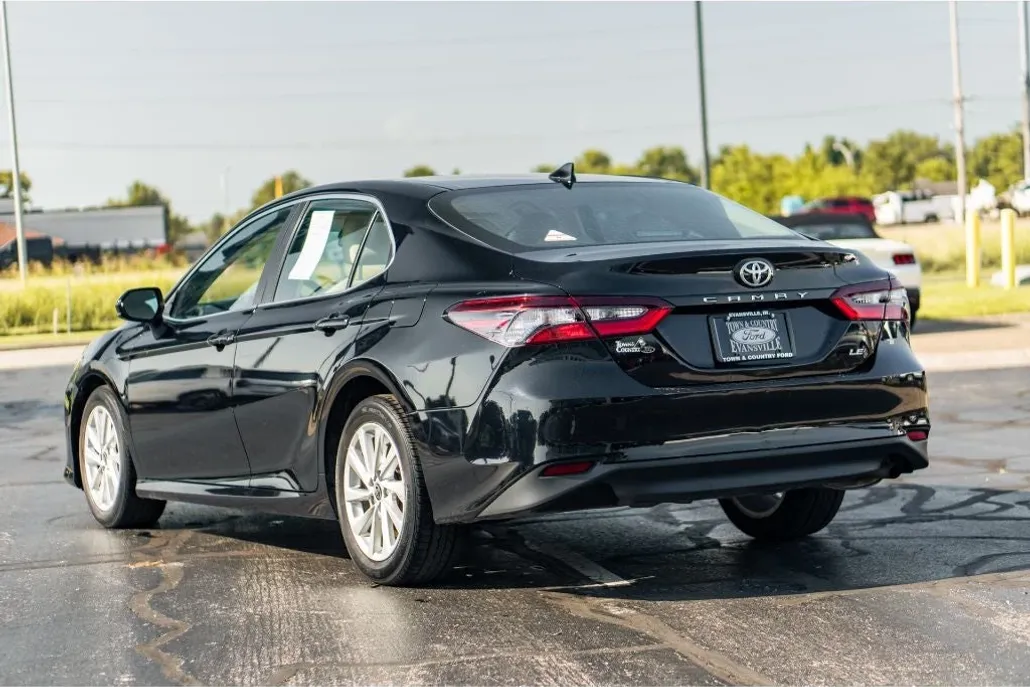 2023 Toyota Camry LE photo 1