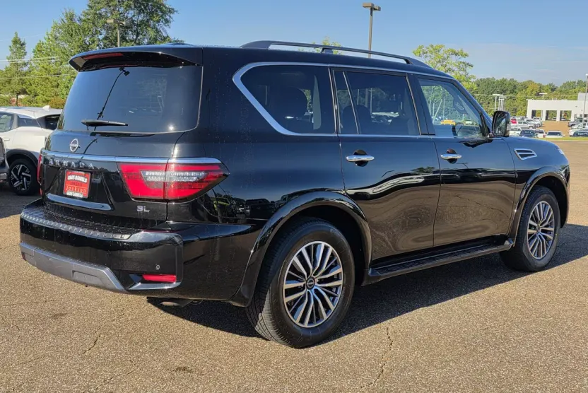 2023 Nissan Armada SL photo 1