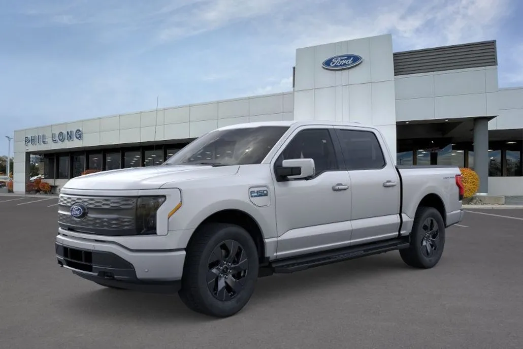 2025 Ford F-150 Lightning Lariat photo 1