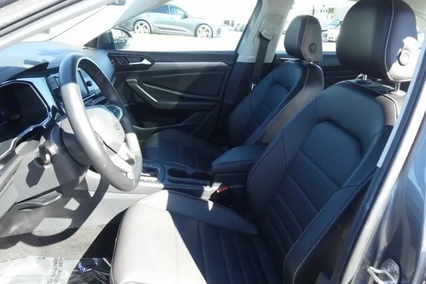 2024 Volkswagen Jetta 1.5T SE photo 1