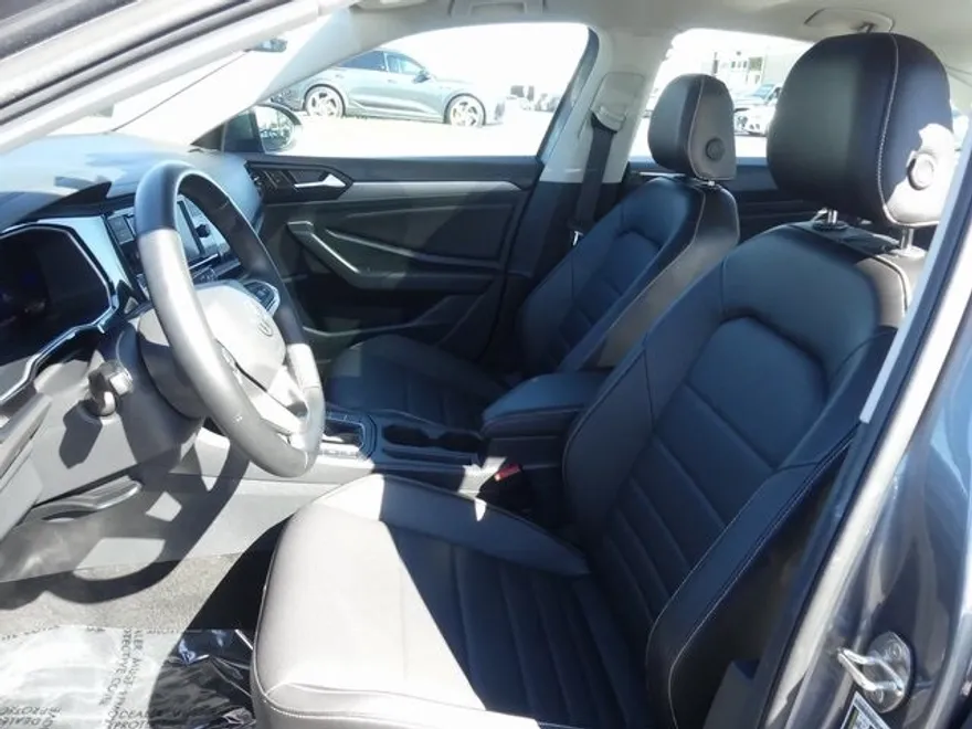 2024 Volkswagen Jetta 1.5T SE photo 1