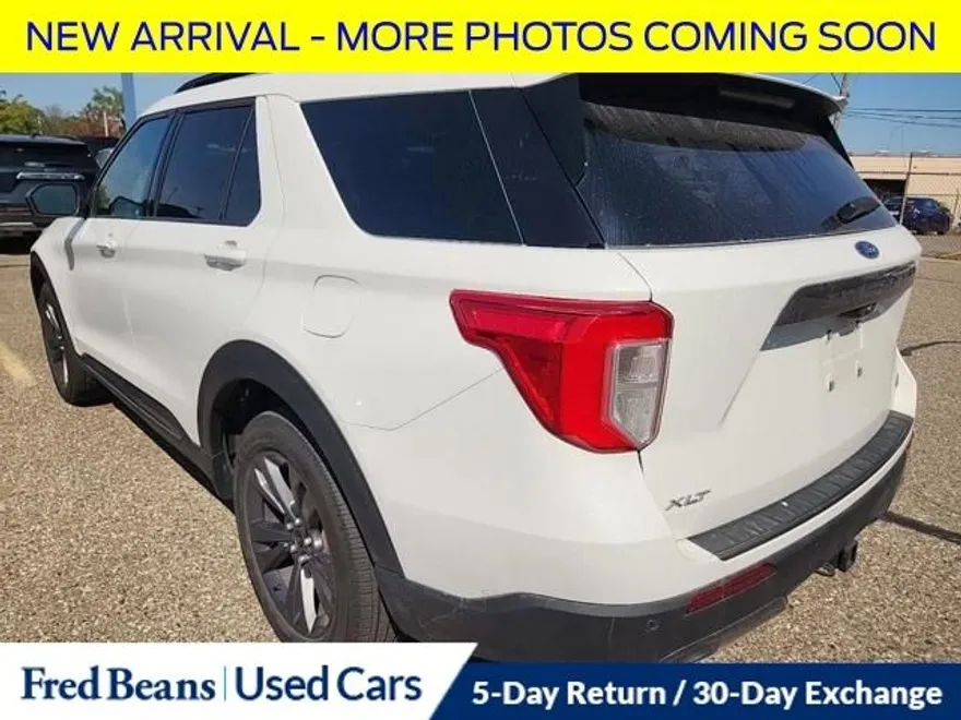 2023 Ford Explorer XLT photo 1