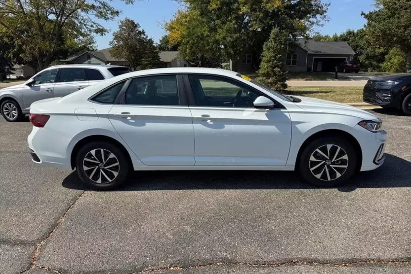 2025 Volkswagen Jetta 1.5T S photo 1
