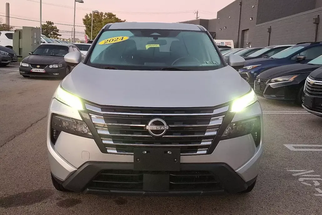 2024 Nissan Rogue SV photo 1