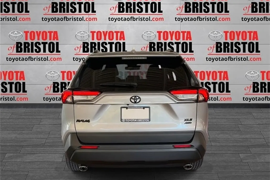 2025 Toyota RAV4 XLE photo 1