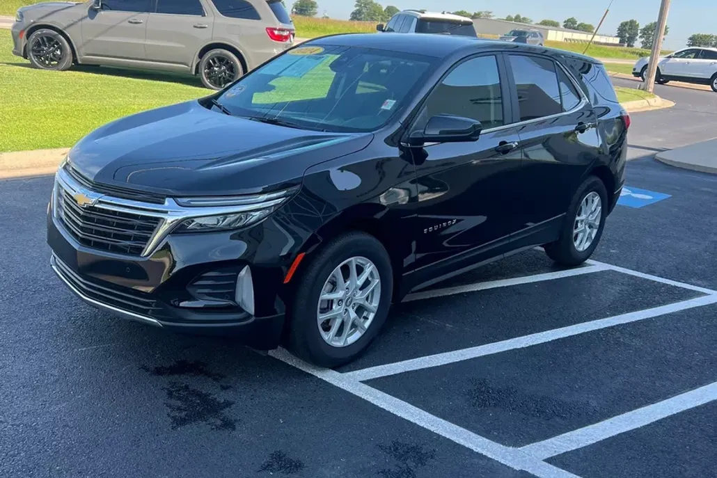 2024 Chevrolet Equinox LT photo 1