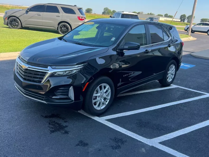 2024 Chevrolet Equinox LT photo 1