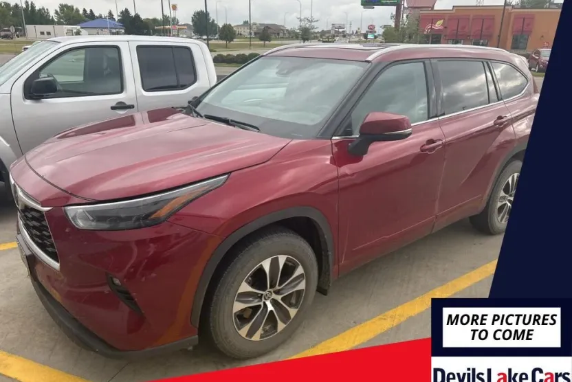 2022 Toyota Highlander XLE photo 1