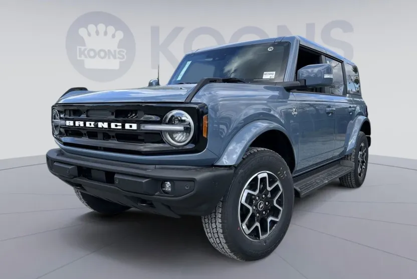 2025 Ford Bronco Outer Banks photo 1