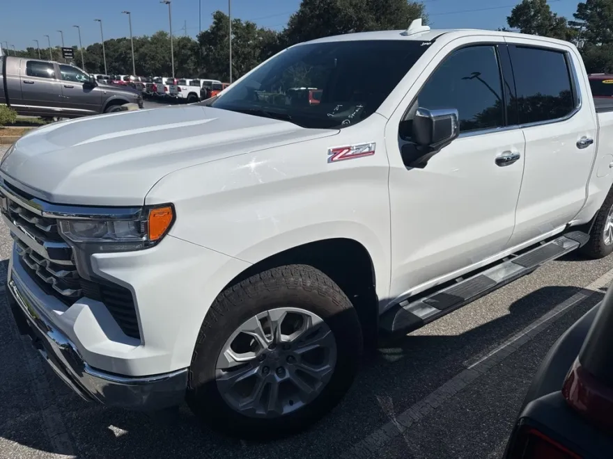 2023 Chevrolet Silverado 1500 LTZ photo 1
