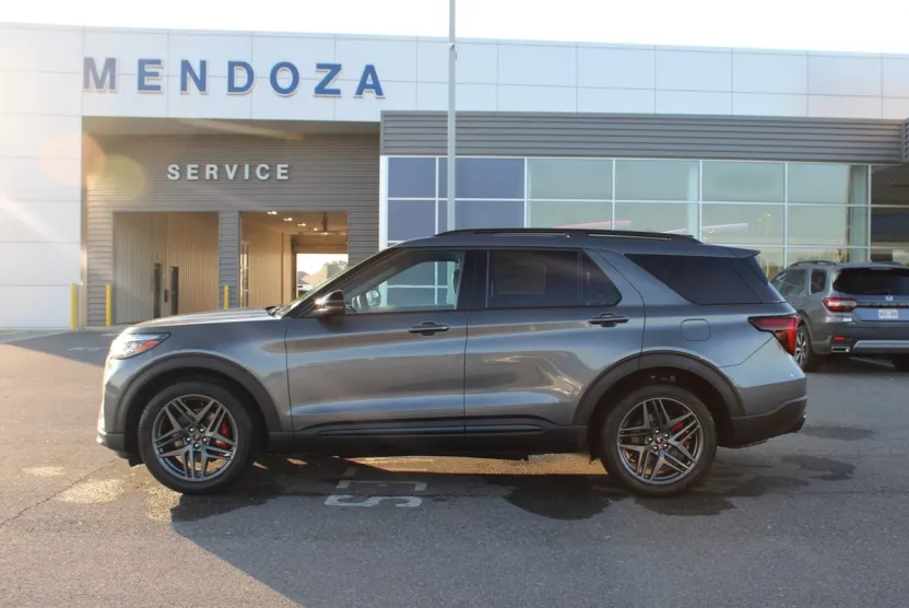 2025 Ford Explorer ST photo 1