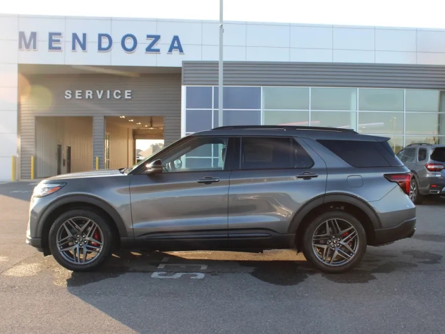 2025 Ford Explorer ST photo 1