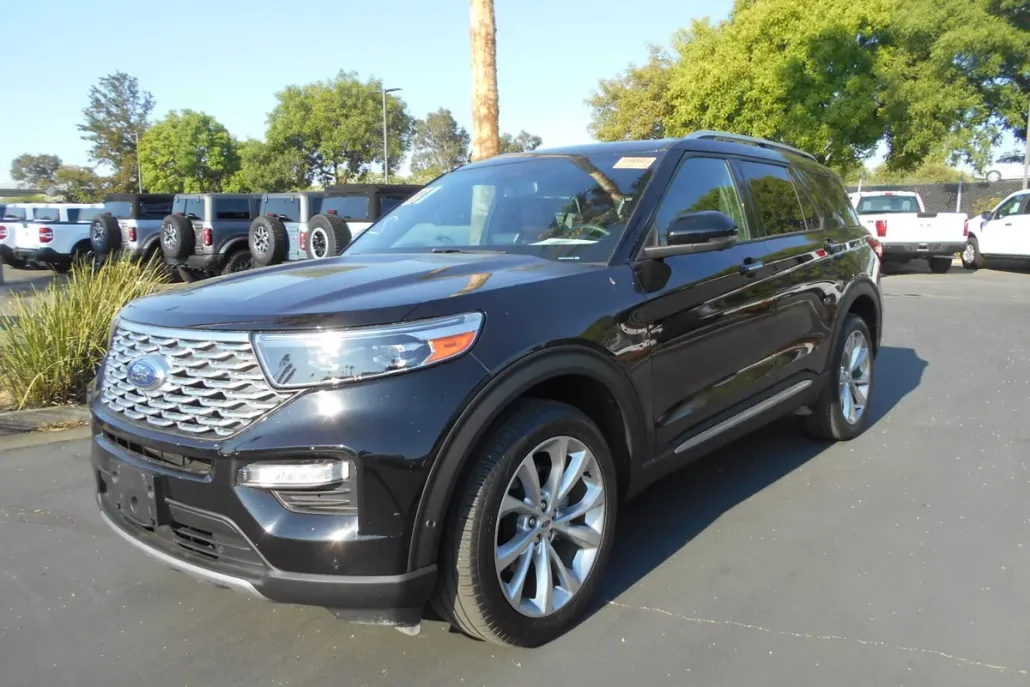 2022 Ford Explorer Platinum photo 1
