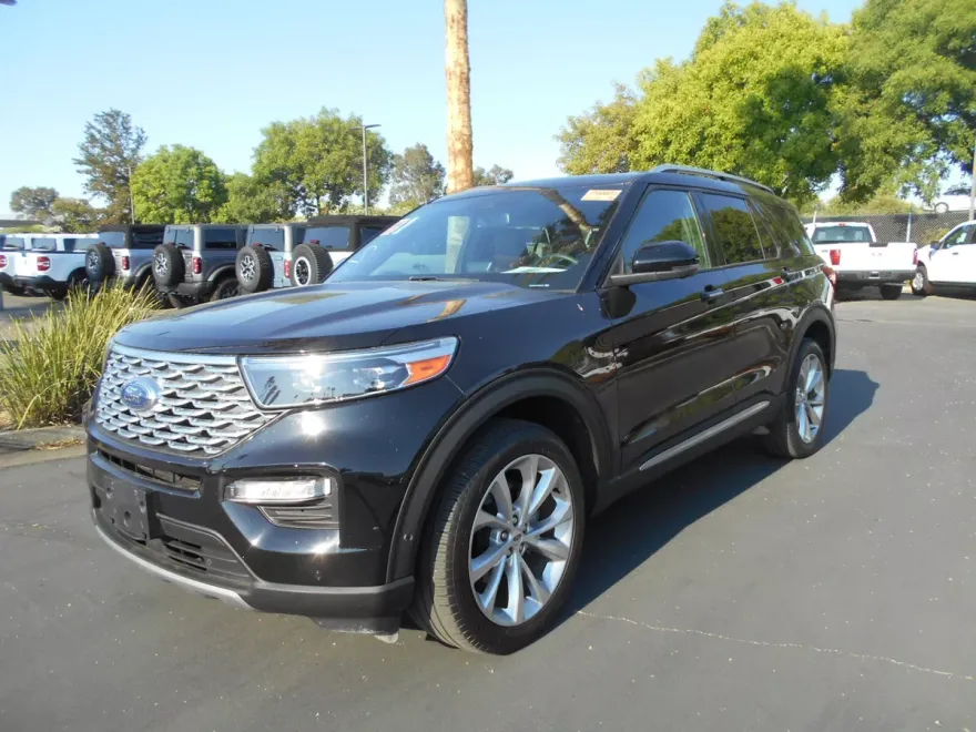 2022 Ford Explorer Platinum photo 1